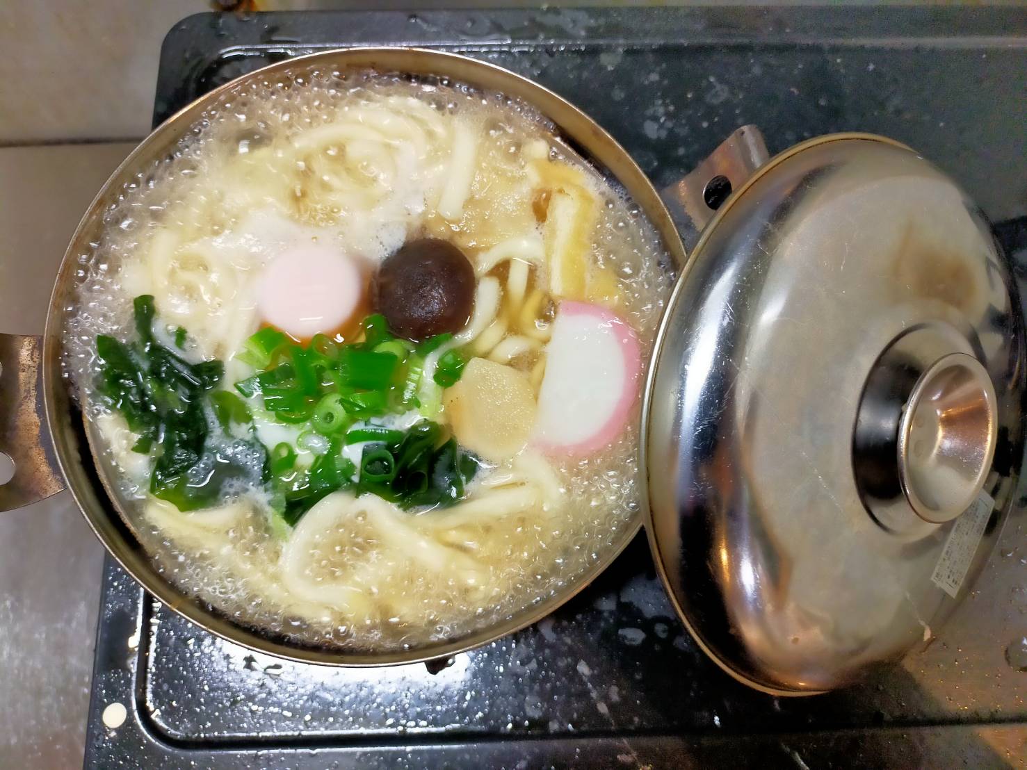居酒屋 和の鍋焼きうどん、出汁の効いた熱々の一杯