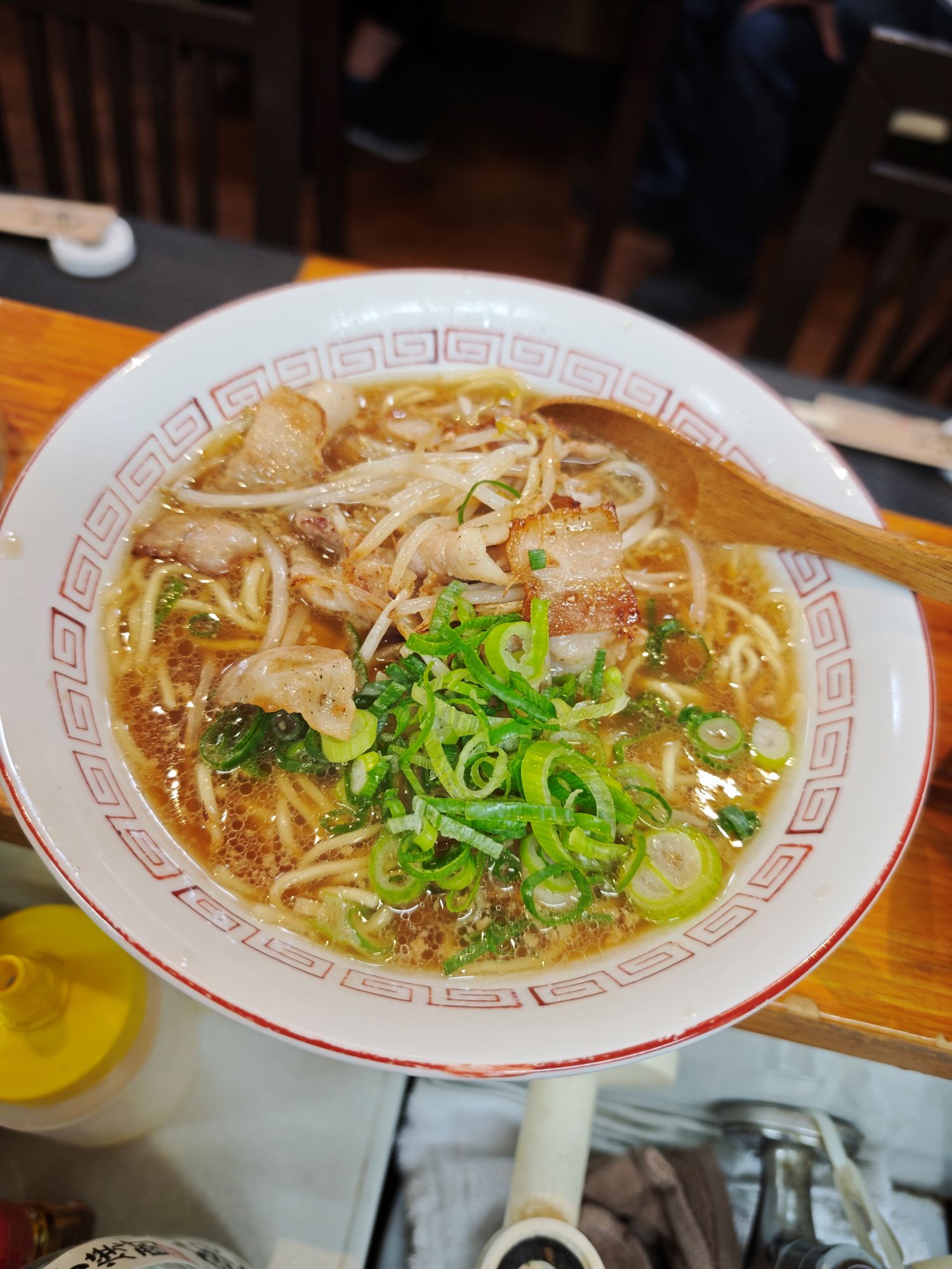 居酒屋 和のラーメン、豚肉とネギの香り豊かな一杯