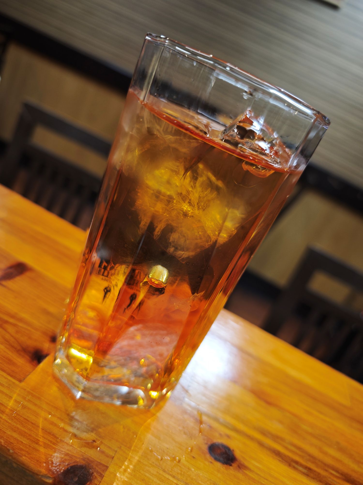 居酒屋 和のレモンサワー、レモンスライス入りの爽快な一杯